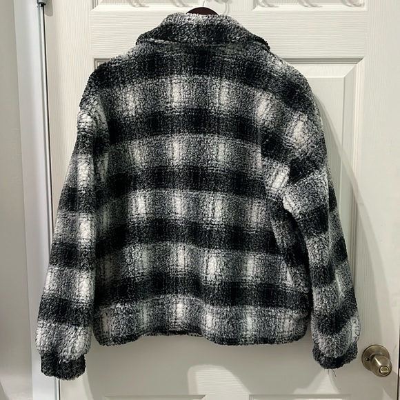 Black and gray check coat - Picture 7 of 9